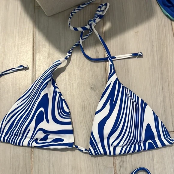 Bathing suit - Picture 3 of 3